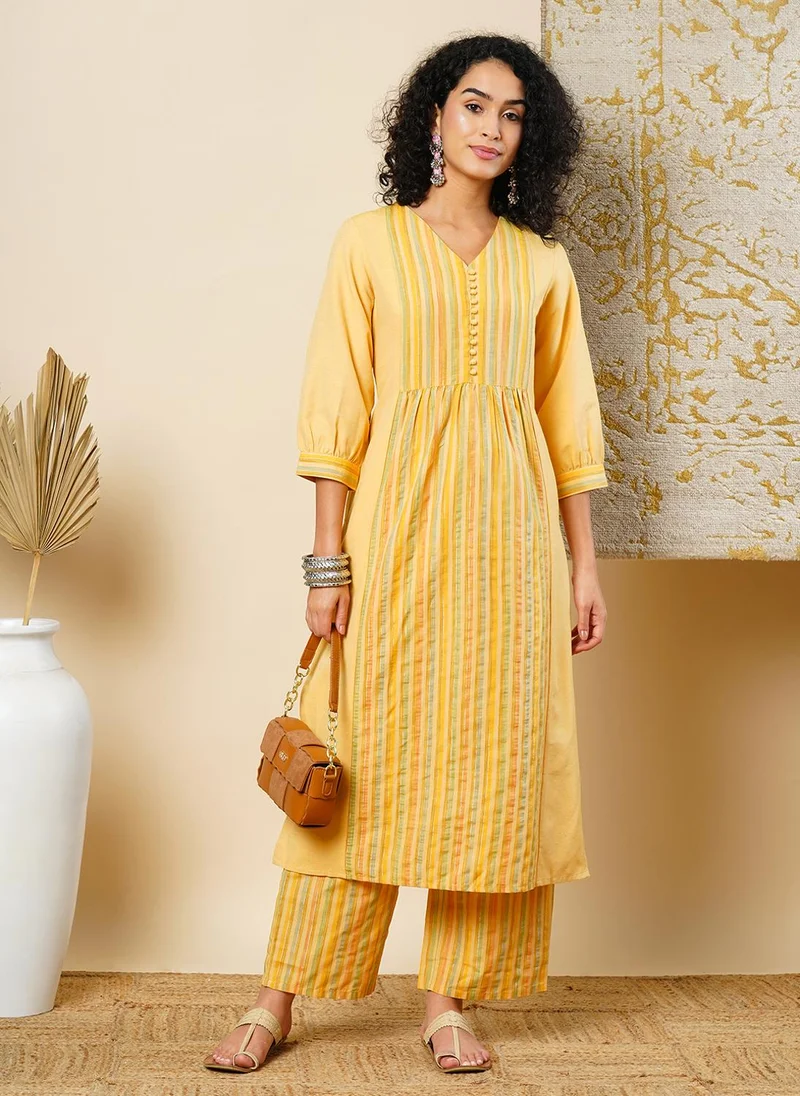جلو باص Globus Women Striped Panelled Kurta With Trousers